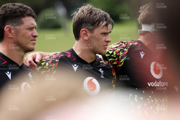 010726 - Wales Rugby Training ahead of the first Nations Championship game against Fiji - Alex Mann during training
