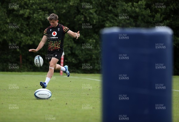 010726 - Wales Rugby Training ahead of the first Nations Championship game against Fiji - Dan Edwards during training