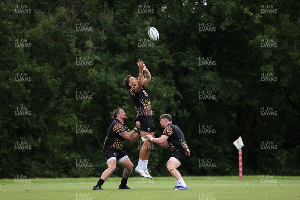 010726 - Wales Rugby Training ahead of the first Nations Championship game against Fiji - Teddy Williams during training