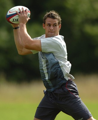 01.08.07 - Wales Rugby Training - Lee Byrne takes a pass during training 