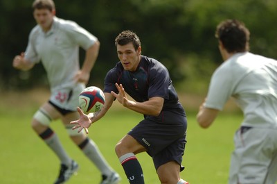 01.08.07 - Wales Rugby Training - Tom James takes a pass during training 