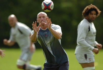 01.08.07 - Wales Rugby Training - Gareth Thomas takes a pass during training 