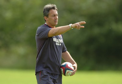 01.08.07 - Wales Rugby Training - Assistant Coach, Nigel Davies makes a point during training 