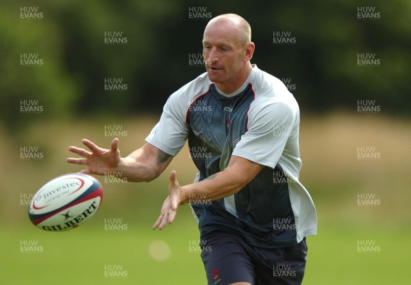 01.08.07 - Wales Rugby Training - Gareth Thomas takes a pass during training 