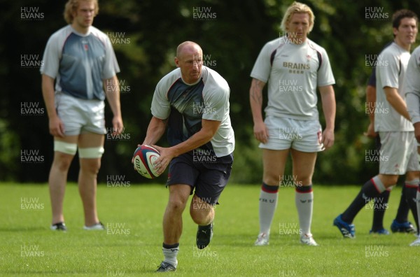 01.08.07 - Wales Rugby Training - Gareth Thomas looks for support during training 