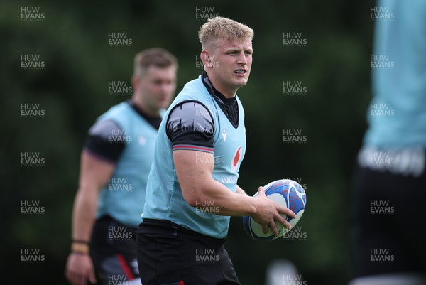 010923 - Wales Rugby Training in their last session in Wales before travelling to France for the Rugby World Cup - Jac Morgan during training