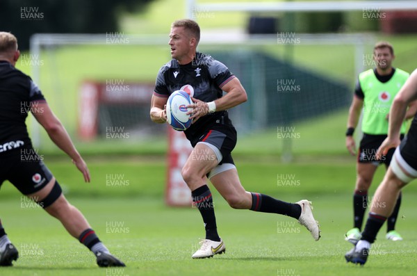 010923 - Wales Rugby Training in their last session in Wales before travelling to France for the Rugby World Cup - Gareth Anscombe during training
