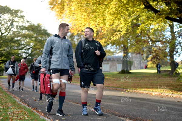 011118 - Wales Rugby Training - Dan Lydiate and Wyn Jones during training