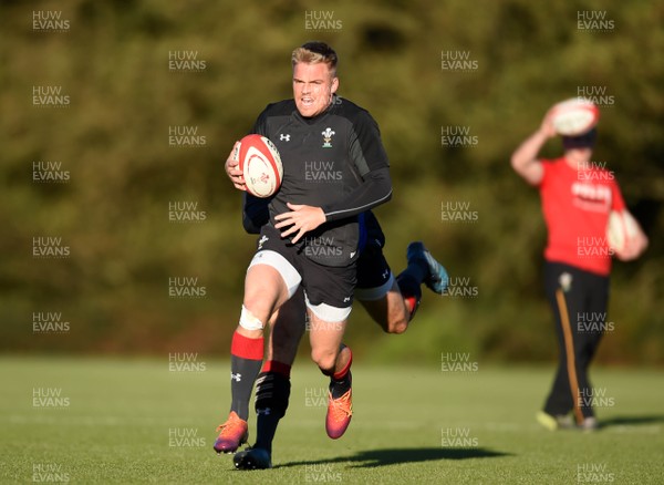 011118 - Wales Rugby Training - Gareth Anscombe during training