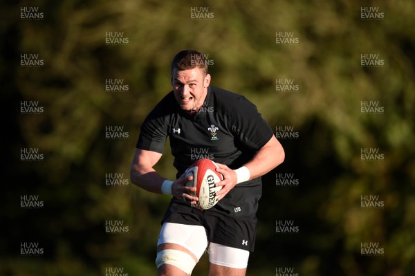 011118 - Wales Rugby Training - Dan Lydiate during training