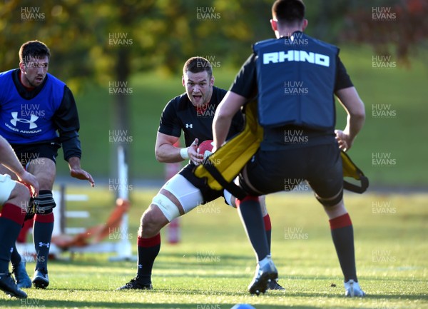011118 - Wales Rugby Training - Dan Lydiate during training