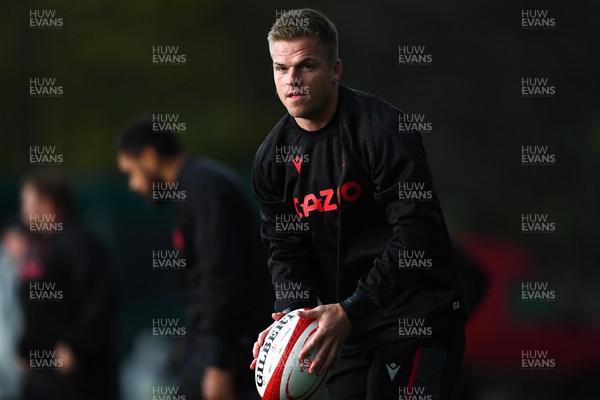 011122 - Wales Rugby Training - Garth Anscombe during training