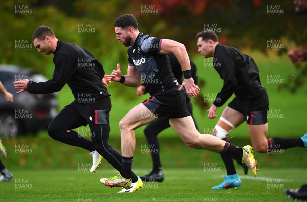 011122 - Wales Rugby Training - George North and Alex Cuthbert during training