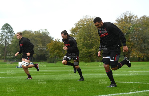 011122 - Wales Rugby Training - Ben Carter, Justin Tipuric and Taulupe Faletau during training