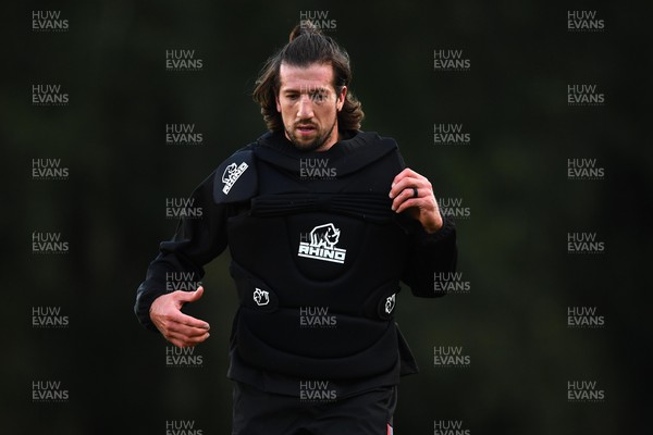011122 - Wales Rugby Training - Justin Tipuric during training
