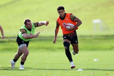 011125 - Wales Rugby Training - Rio Dyer during training