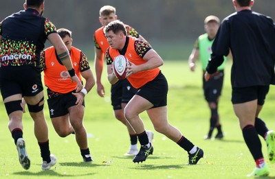 011125 - Wales Rugby Training - Brodie Coghlan during training