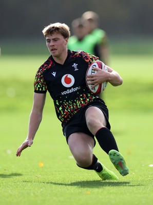 011125 - Wales Rugby Training - Jacob Beetham during training