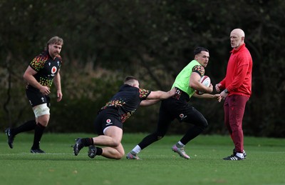 011125 - Wales Rugby Training - Tom Rogers during training