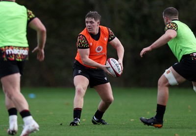 011125 - Wales Rugby Training - Brodie Coghlan during training