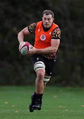 011125 - Wales Rugby Training - Ben Carter during training