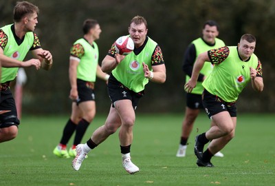 011125 - Wales Rugby Training - Dewi Lake during training