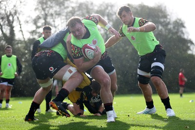 011125 - Wales Rugby Training - Dewi Lake during training
