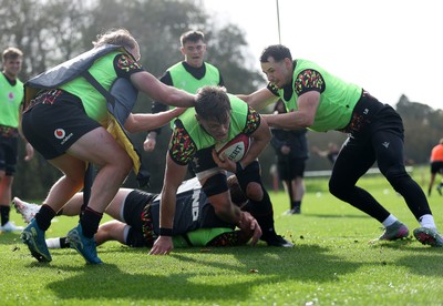 011125 - Wales Rugby Training - Alex Mann during training