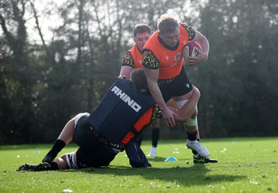 011125 - Wales Rugby Training - Jac Morgan during training