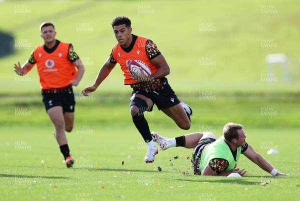 011125 - Wales Rugby Training - Rio Dyer during training