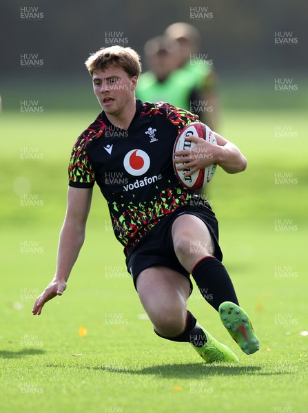 011125 - Wales Rugby Training - Jacob Beetham during training