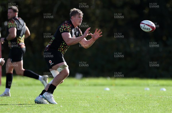 011125 - Wales Rugby Training - Jac Morgan during training