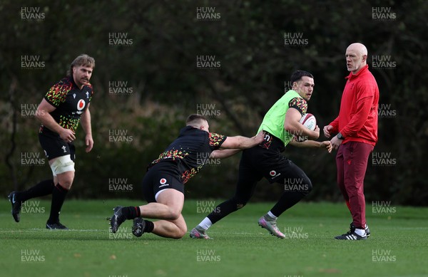 011125 - Wales Rugby Training - Tom Rogers during training
