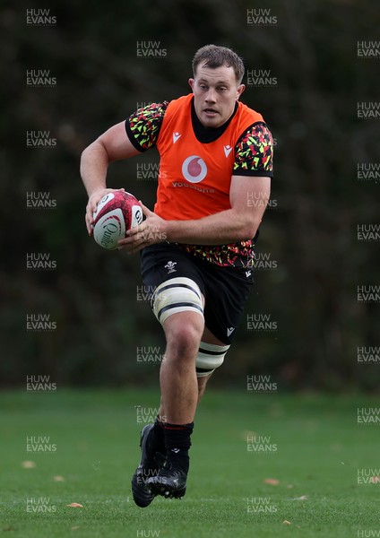011125 - Wales Rugby Training - Ben Carter during training