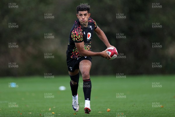 011125 - Wales Rugby Training - Rio Dyer during training