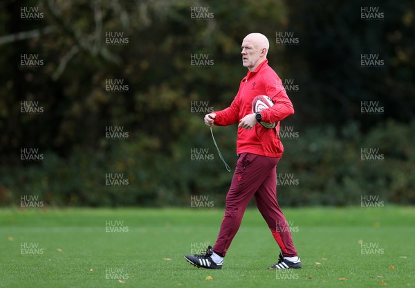 011125 - Wales Rugby Training - Steve Tandy, Head Coach during training
