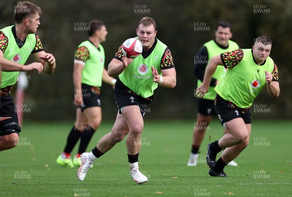 011125 - Wales Rugby Training - Dewi Lake during training