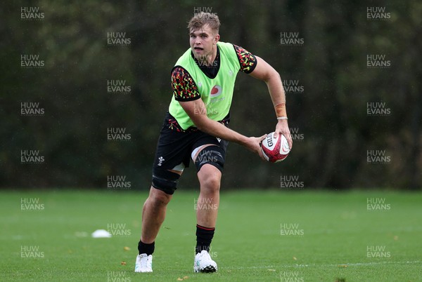 011125 - Wales Rugby Training - James Fender during training