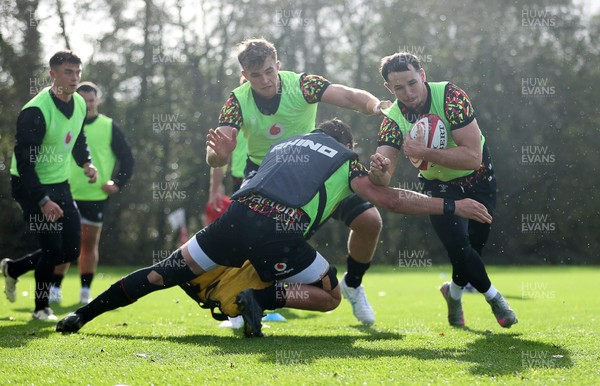 011125 - Wales Rugby Training - Tom Rogers during training