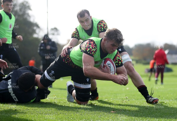 011125 - Wales Rugby Training - James Fender during training