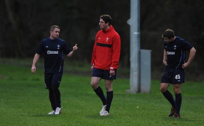 01.12.11 - Wales Rugby Training - Shane Williams talks to Alex Cuthbert and Leigh Halfpenny during training. 
