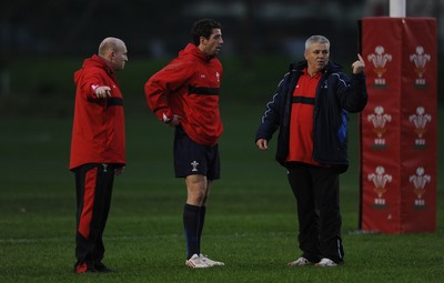 01.12.11 - Wales Rugby Training - Alex Cuthbert talks to head coach Warren Gatland(R) and Neil Jenkins during training. 
