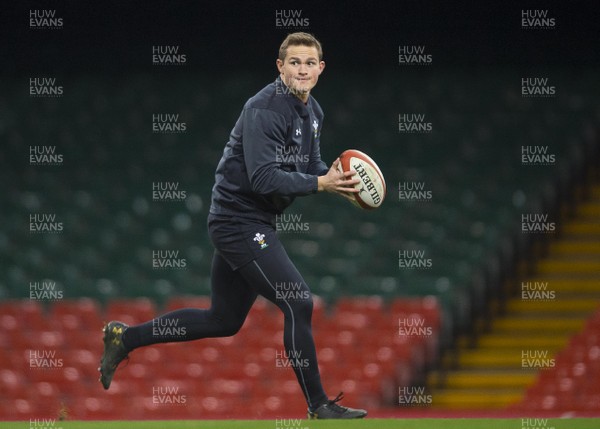 011217 - Wales Rugby Training - Hallam Amos during training