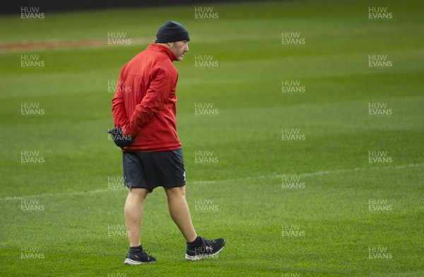 011217 - Wales Rugby Training - Robin McBryde during training