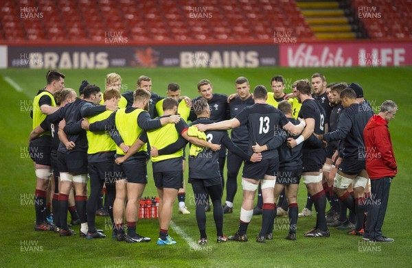 011217 - Wales Rugby Training - Players huddle during training