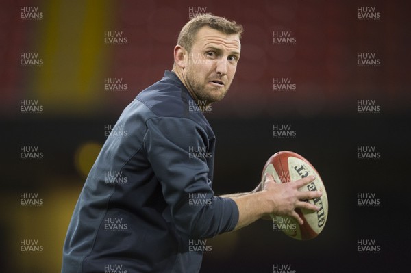 011217 - Wales Rugby Training - Hadleigh Parkes during training