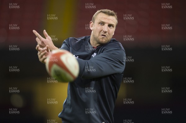 011217 - Wales Rugby Training - Hadleigh Parkes during training