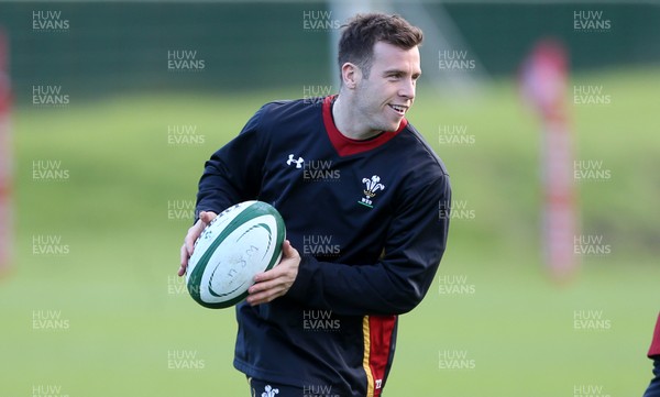 020216 - Wales Rugby Training - Gareth Davies during training