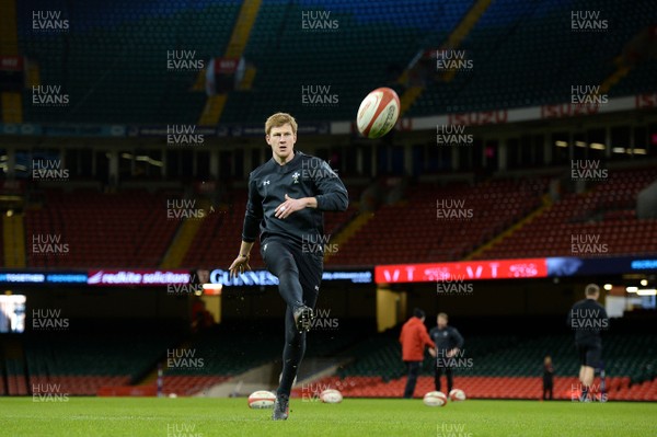 020218 - Wales Rugby Training - Rhys Patchell during training