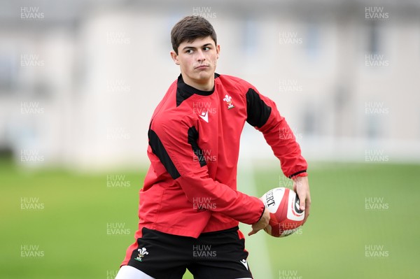 020221 - Wales Rugby Training - Louis Rees-Zammit during training